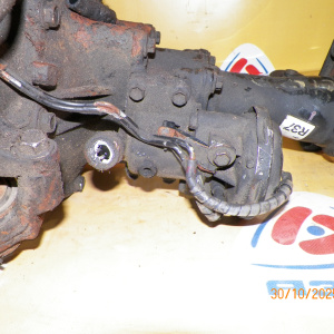 Редуктор Toyota VZN185/RZN185/RZN171 Hilux Surf '2000- F 43/10.  (4.300).  Вакуумное включение.  Дефект датчика на вакумник. (R37). 41110-34241.