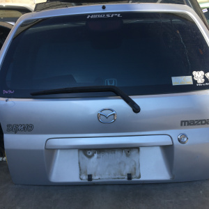 Дверь задняя Mazda Demio DW5W под метлу дефект