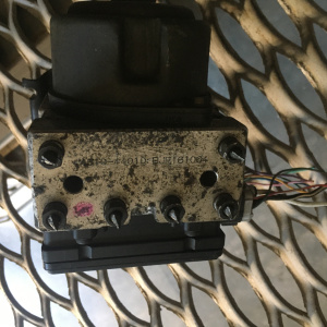 Блок ABS TOYOTA SXM10/SXN10 Ipsum/Gaia/Nadia