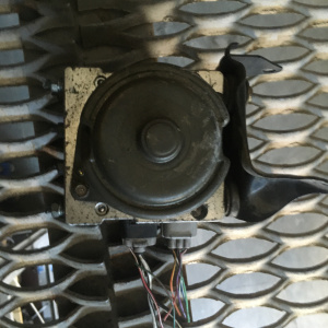 Блок ABS TOYOTA SXM10/SXN10 Ipsum/Gaia/Nadia