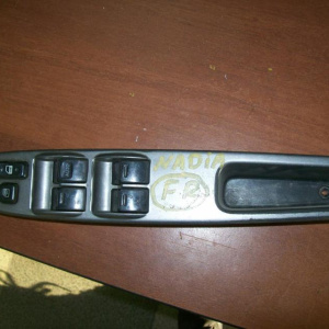 Пульт стеклоподъемника Toyota Ipsum/Gaia/Nadia SXM1#/SXN1# '1998- перед, прав
