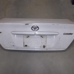 Крышка багажника TOYOTA Camry ACV30 (деф.)