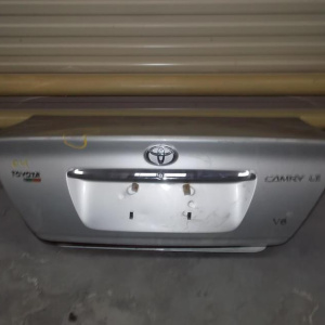 Крышка багажника TOYOTA Camry ACV30 (деф.)