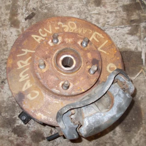 Ступица Toyota ACV30/ACV31 Camry перед, лев ABS. В сборе. Суппорт 63-28. Диаметр диска-280мм. Привод на 26 шлицов. 43212-39035. 43502-33020
