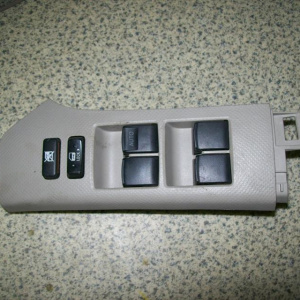 Пульт стеклоподъемника Toyota Vitz KSP90 перед, прав