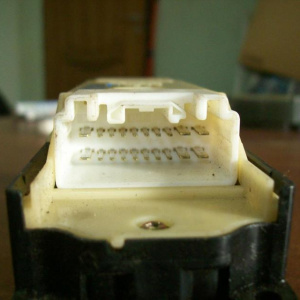 Пульт стеклоподъемника TOYOTA Ipsum ACM2# перед, прав без обрамления