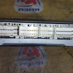 Компьютер ДВС Toyota Vitz 1SZ-FE SCP10 2WD a/t разъёмы компьютера в 2 ряда