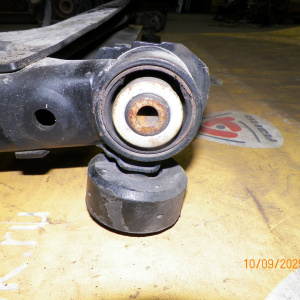 Балка Toyota ACM26 Ipsum ABS DISK  в сборе R