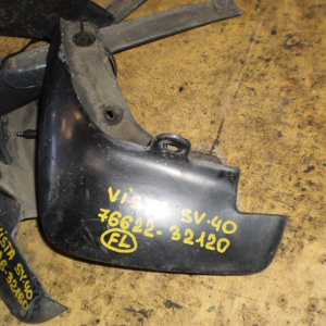 Брызговик TOYOTA Vista SV40 перед, лев