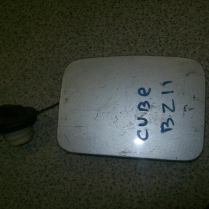 Лючок бензобака NISSAN Cube Z11