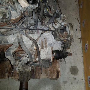АКПП MITSUBISHI 4D68 MD974068 4WD с креплением подушки