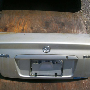 Крышка багажника Mazda Familia BJ3P