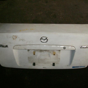 Крышка багажника Mazda Familia BJ3P