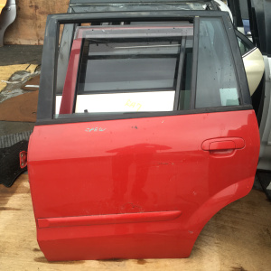 Дверь боковая Mazda Premacy CP8W '1999 зад, лев (цена за голое железо)