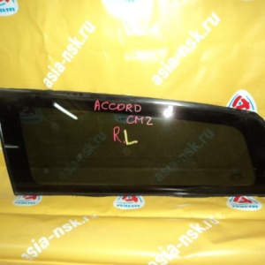 Стекло собачатника HONDA Accord CM2 зад, лев дефект молдинга