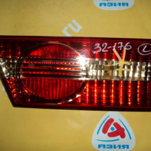 Вставка между стопов TOYOTA Vista SV50 L sedan