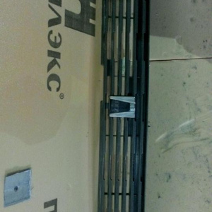 Решетка радиатора TOYOTA Noah Voxy AZR60 '2001-2004 53111-28280/90