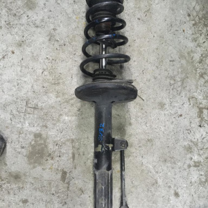 Стойка Toyota SV30/SV32/SV33 Camry/Vista зад, лев 2WD С ухом крепления стабилизатора. 48540-32240.48540-32300.
