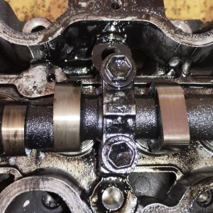 Головка блока TOYOTA 2C/3C вак. на 2 цилиндре В СБОРЕ ТРЕЩИНЫ НА ВСЕХ ЦИЛИНДРАХ
