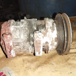 Компрессор кондиционера Toyota 2L-T Hilux Surf LN130 147200-4080 / 88320-35370 / 88320-35371