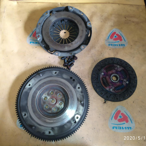 Маховик Mazda B3/B5 Demio DW3W m/t + корзина сцепления ( диаметр диска 190 мм. )