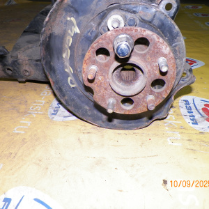 Балка TOYOTA ACR40/MCR40/ANH15 4WD ABS DISK. Левая ступица голая. R