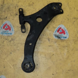 Рычаг TOYOTA MCR30/MCR40 Estima перед, прав