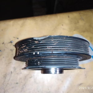 Шкив коленвала Nissan VQ20/VQ25/VQ30 Cefiro/Maxima A32/A33 дефект скол 6+4 ручейка
