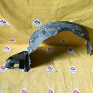 Подкрылок Toyota Corolla/Corolla Spacio ZZE120/NZE121 '-04.2004 перед, прав