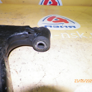 Рычаг Toyota NZE120/ZZE122/NZE140/ZNE10/ZZE136/NZT240/ZZT240 Corolla Spacio/WiLL VS/Wish перед, прав 2/4WD/