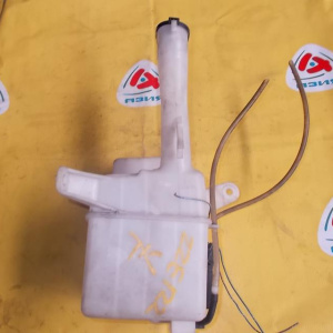 Бачок омывателя TOYOTA NZE120 Corolla