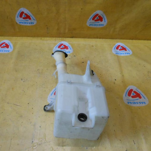 Бачок омывателя TOYOTA NZE120 Corolla