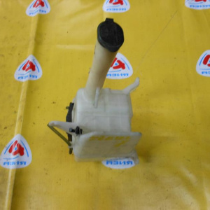 Бачок омывателя TOYOTA NZE120 Corolla