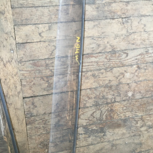 Ветровик MITSUBISHI Chariot N94W зад, лев