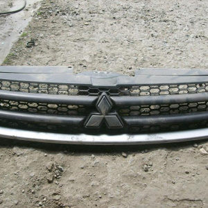 Решетка радиатора MITSUBISHI Outlander CW5W '2006 Дефект 7450A035
