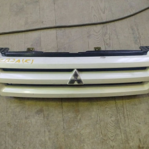 Решетка радиатора MITSUBISHI Dingo CQ2A '02.2001-08.2002