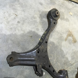 Рычаг HONDA RN1/RN2/RN3/RN4 Stream перед, лев