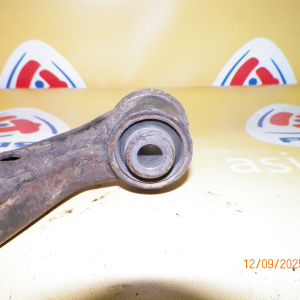 Рычаг HONDA RN1/RN2/RN3/RN4 Stream перед, прав