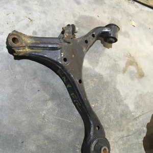 Рычаг HONDA RN1/RN2/RN3/RN4 Stream перед, прав