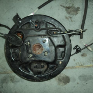 Ступица Mazda DW3W Demio зад, лев ABS. В сборе.