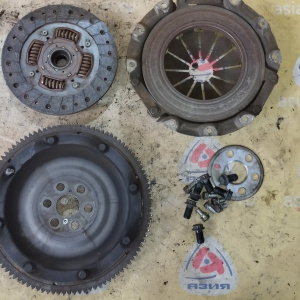 Маховик Toyota/Daihatsu HC Cami#Terios J100 4WD m/t диаметр диска 190 мм. 13450-87101 + 31210-87401