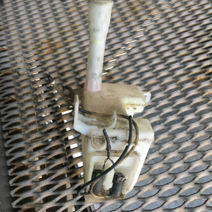 Бачок омывателя MITSUBISHI CS5W Lancer Cedia 2 мотор.