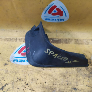 Брызговик TOYOTA Corolla Spacio AE111 перед, прав