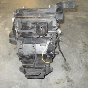 Печка Mazda DY3W Demio салонная деф.(рад.печки+рад.конд.)