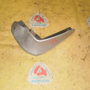 Брызговик NISSAN Cefiro A33 зад, прав
