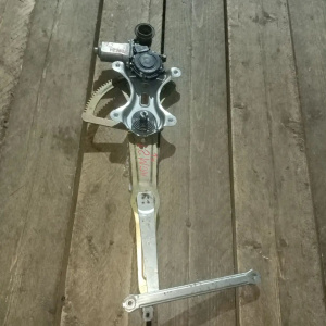 Стеклоподъемник TOYOTA Ipsum ACM20 перед, лев