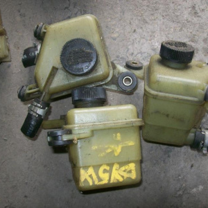 Бачок гидроусилителя Mazda DY5W Demio