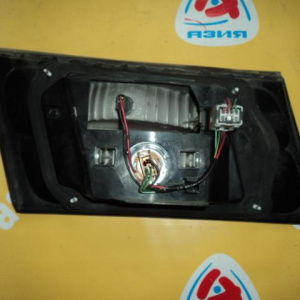 Вставка между стопов NISSAN Presage U30 R