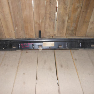 Усилитель бампера Nissan Sunny B13 R