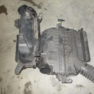 Корпус воздушного фильтра TOYOTA ACR30/40 2AZ Estima деф.крепл.